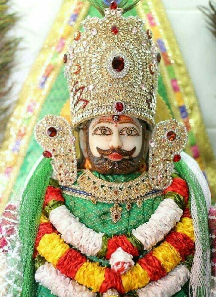 Close-up of Ramdevpir with jeweled crown