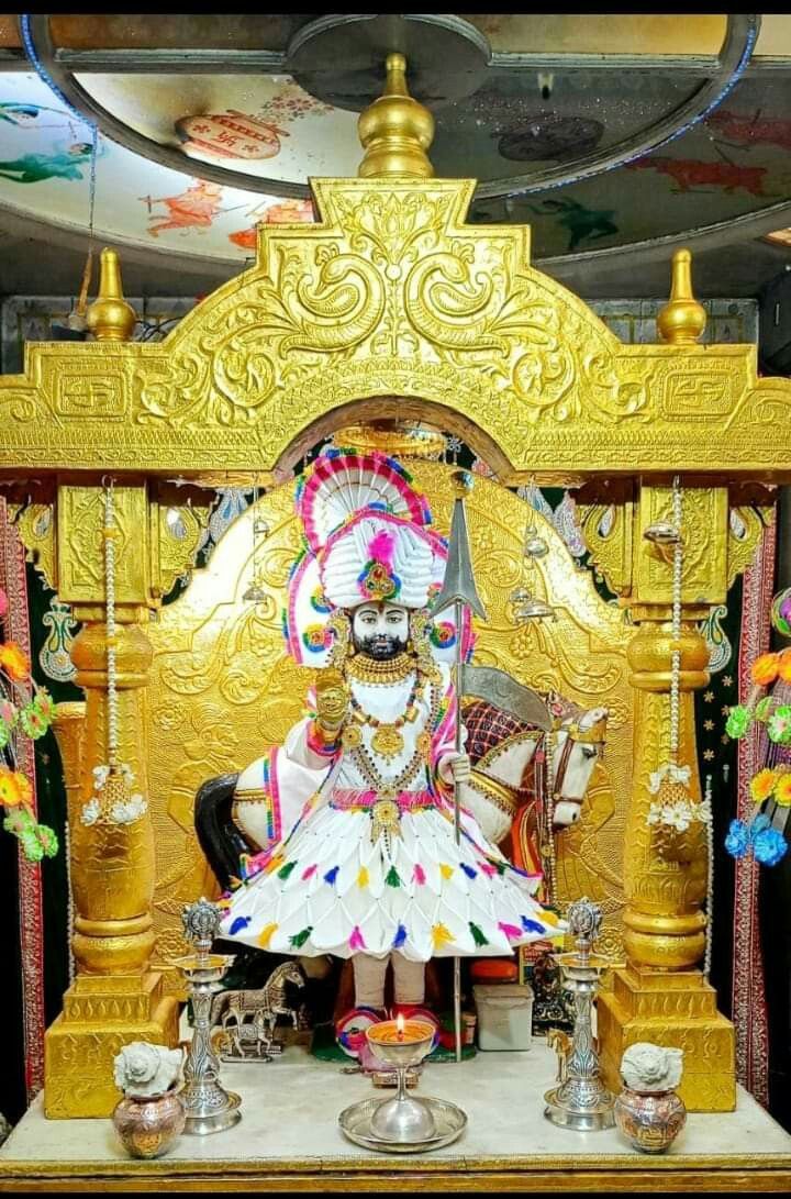 Ramdevpir seated in royal attire