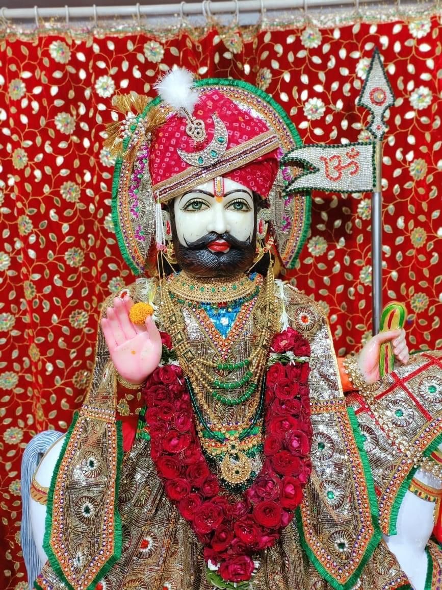 Ramdevpir with regal attire and garland
