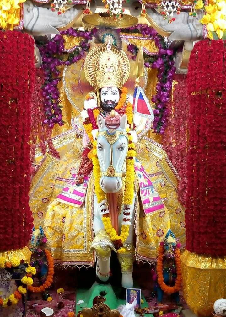 Ramdevpir riding a white horse statue