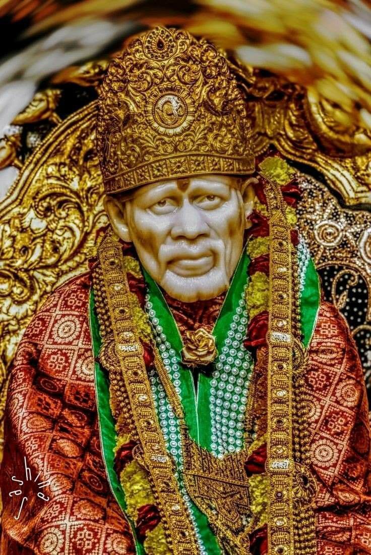 Shirdi Sai Baba with golden crown.