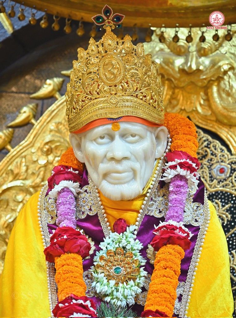 Sai Baba in golden crown, Shirdi
