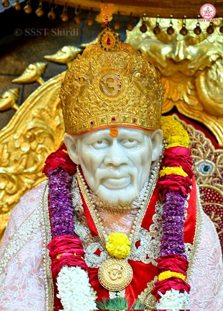 Golden Sai Baba statue in Shirdi