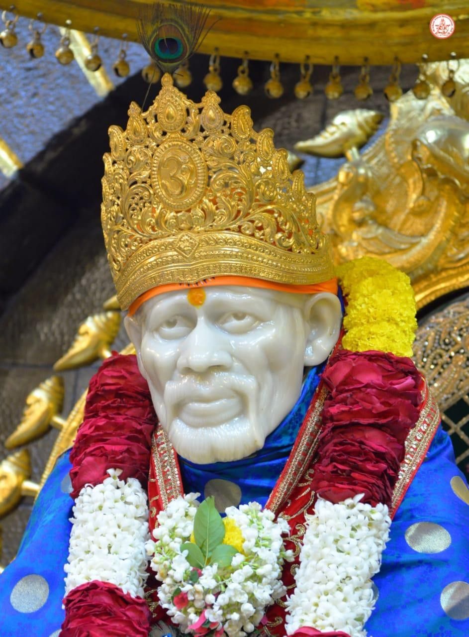 Close-up of Sai Baba with crown
