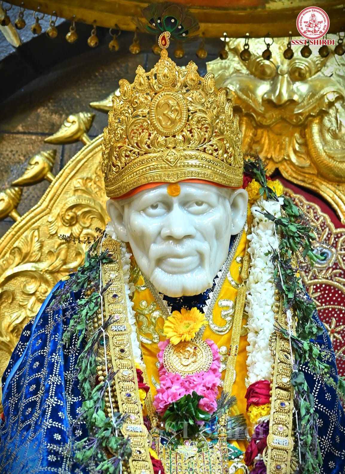 Sai Baba Shirdi idol with flowers