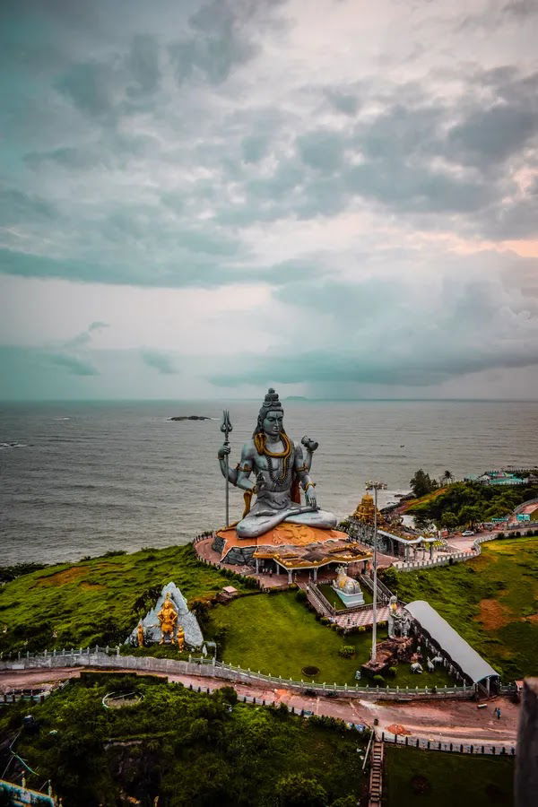 Shiva statue overlooks the Arabian Sea.