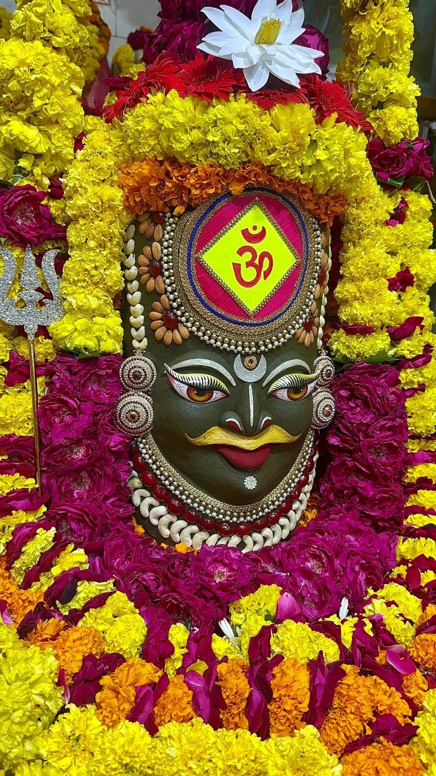 Shiva\'s face decorated with vibrant flowers