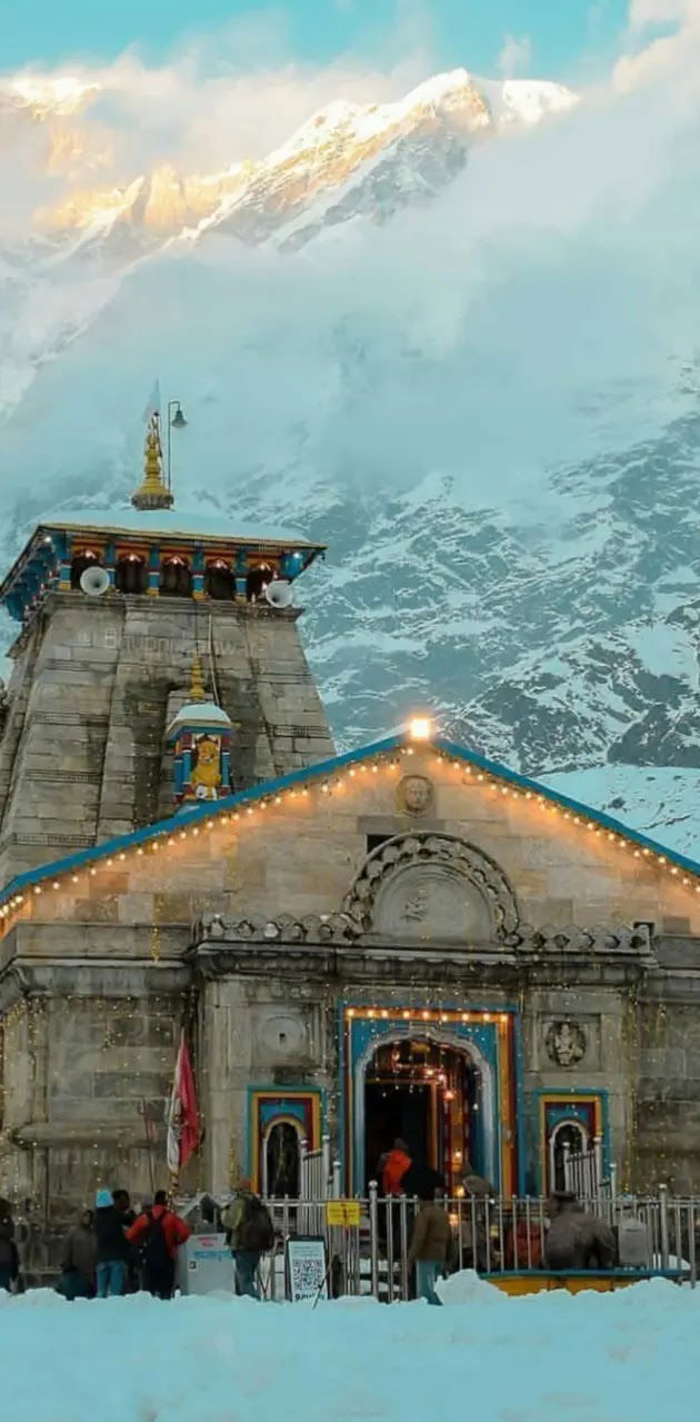 Kedarnath Temple amidst snow-capped mountains
