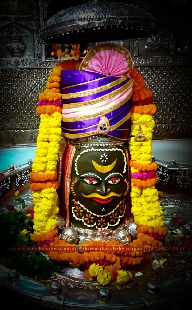 Lord Shiva\'s illuminated majestic face