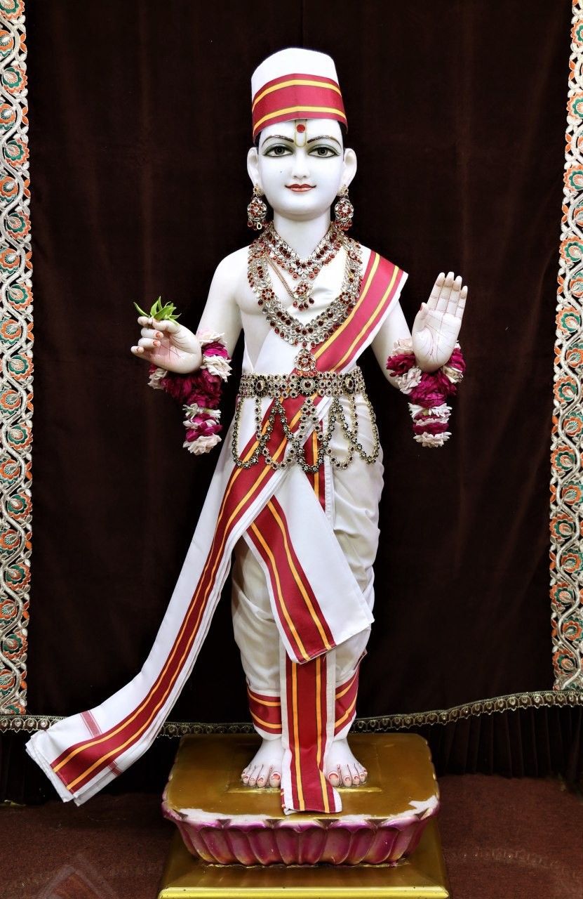 Swaminarayan Bhagwan in blessing posture