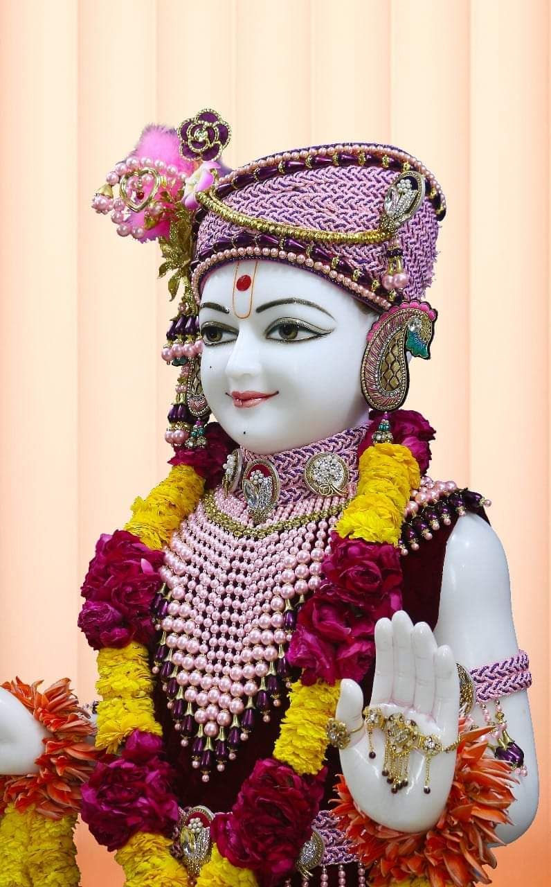 Swaminarayan Bhagwan with floral adornments