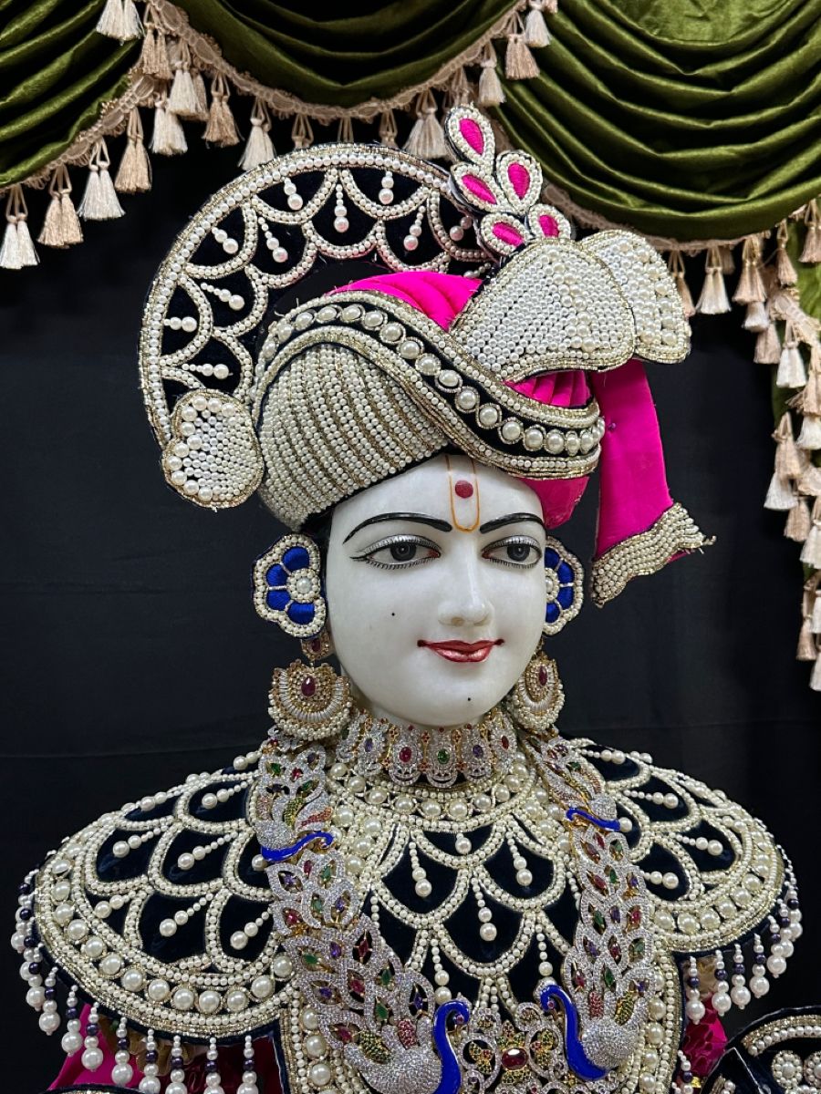 Swaminarayan Bhagwan with pearl crown
