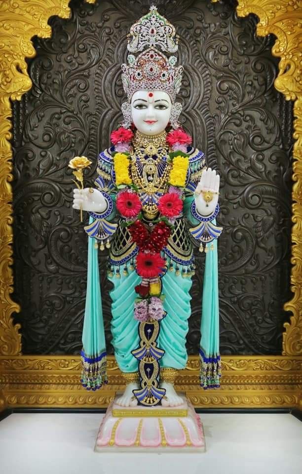 Swaminarayan Bhagwan adorned with flowers.