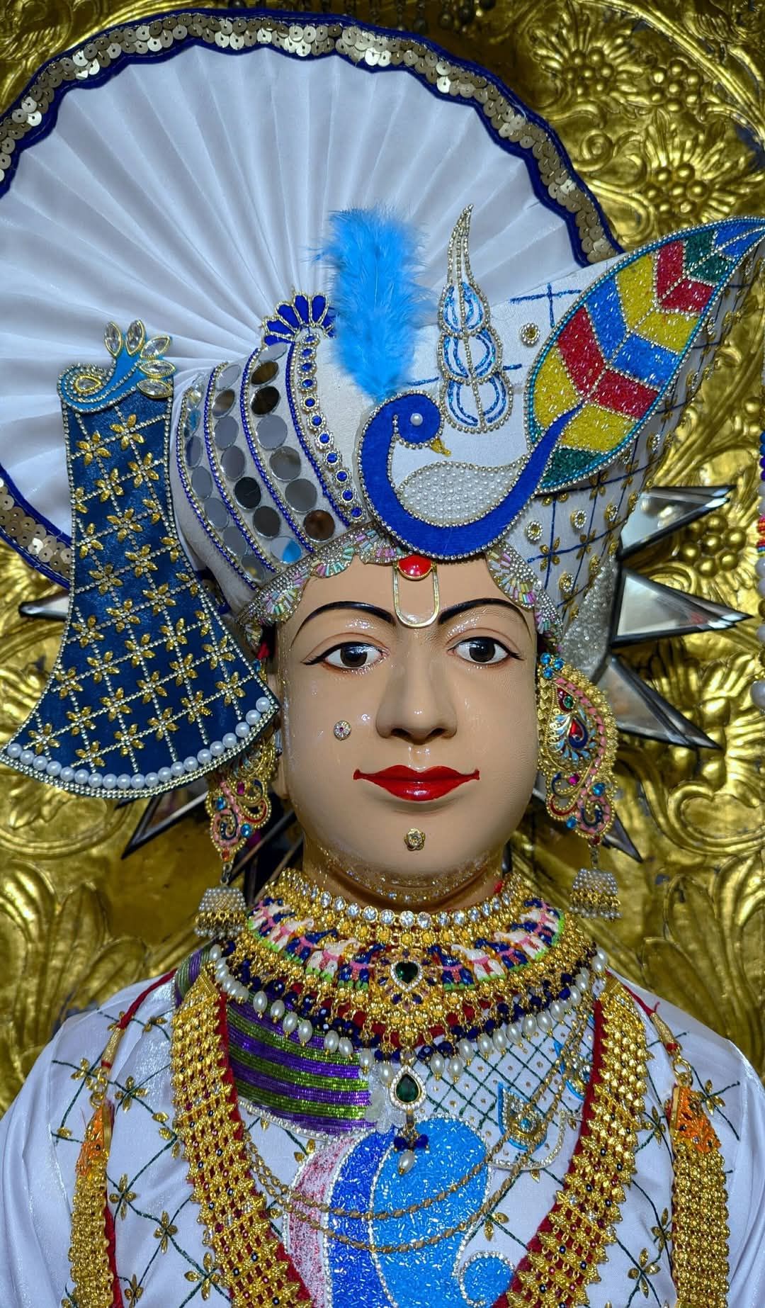 Close-up of Swaminarayan’s divine face.
