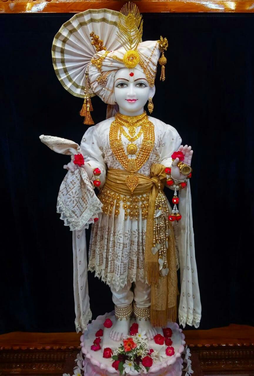 Swaminarayan Bhagwan adorned with gold flowers