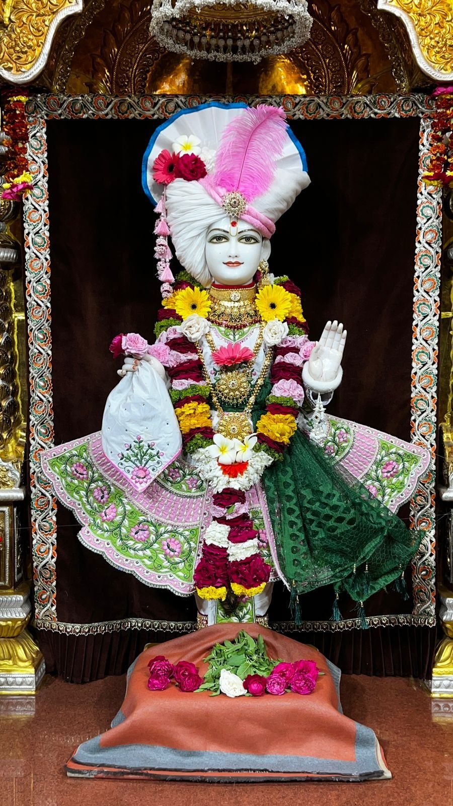 Swaminarayan Bhagwan marble statue blessing
