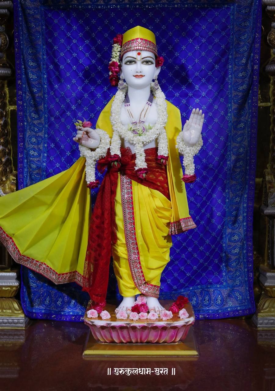 Shree Swaminarayan Bhagwan divine statue