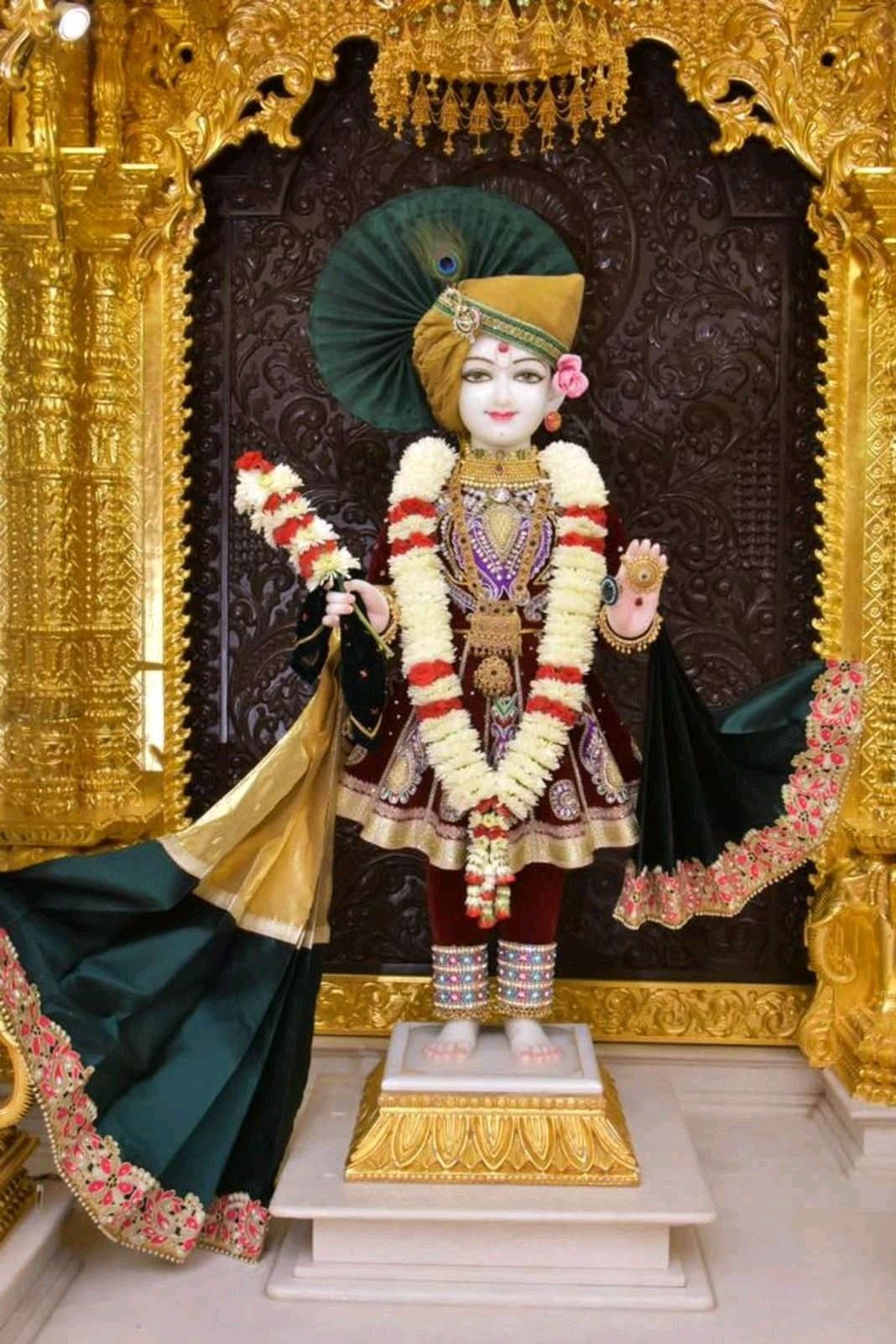 Swaminarayan Bhagwan in divine attire
