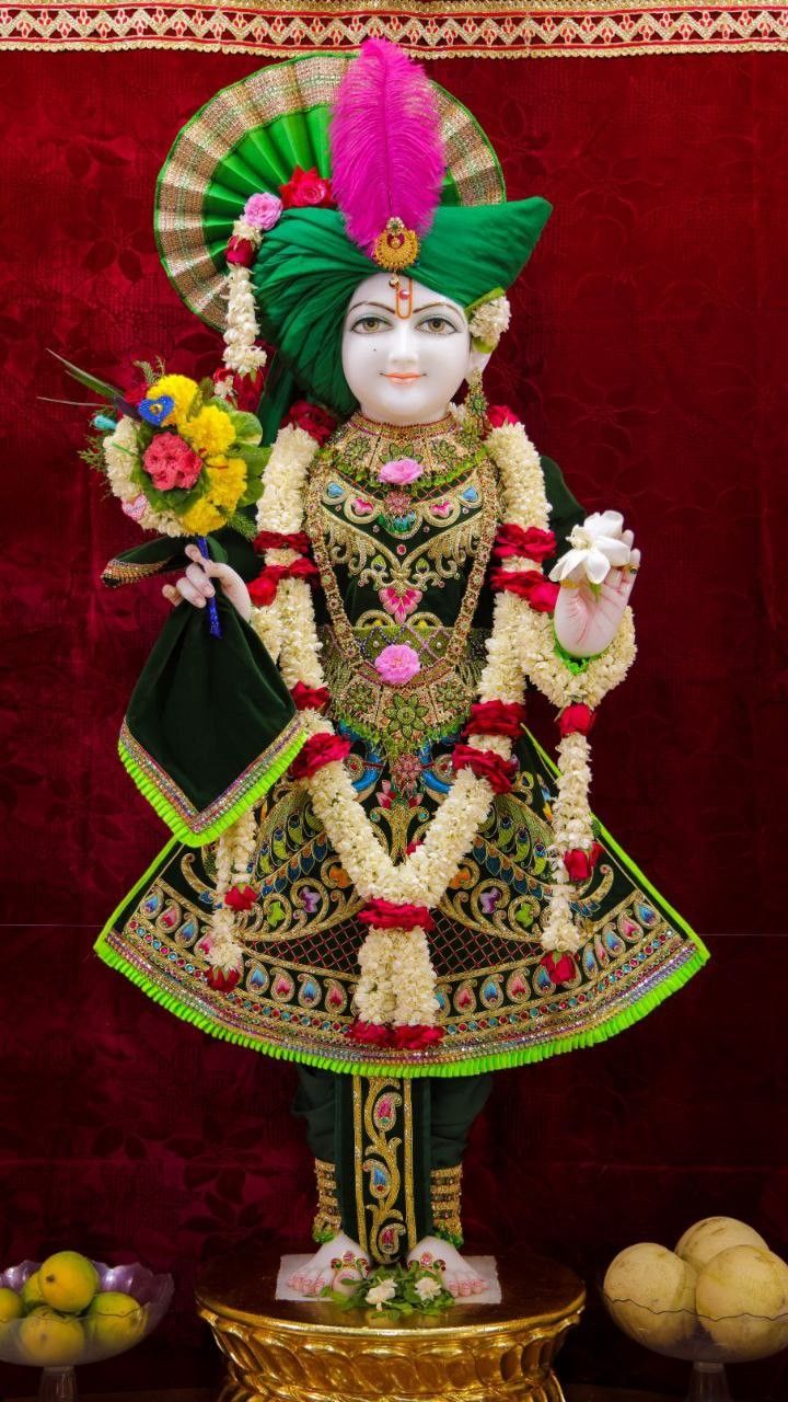 Swaminarayan Bhagwan in regal attire