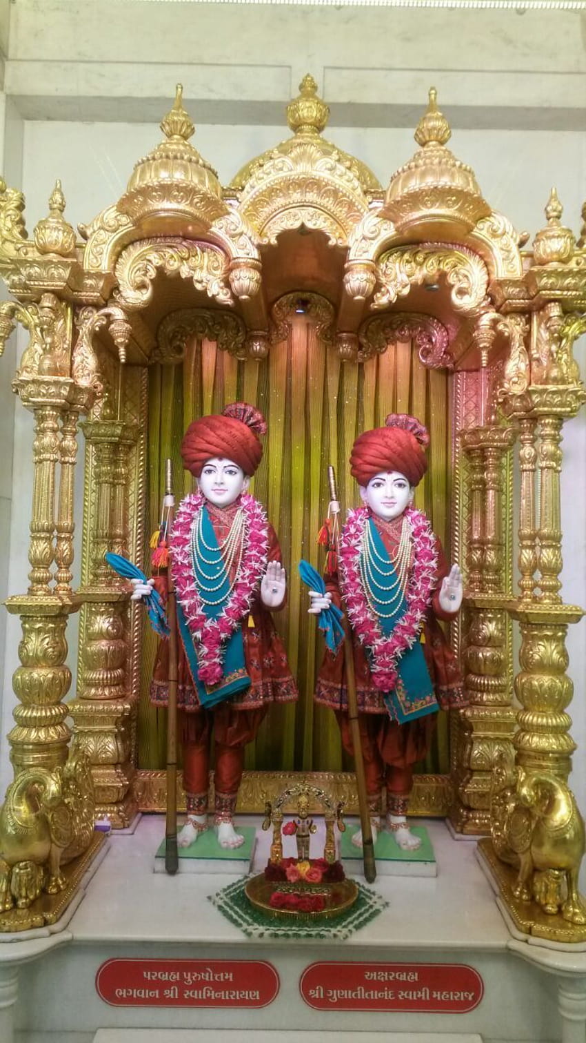 Swaminarayan murtis in golden temple.