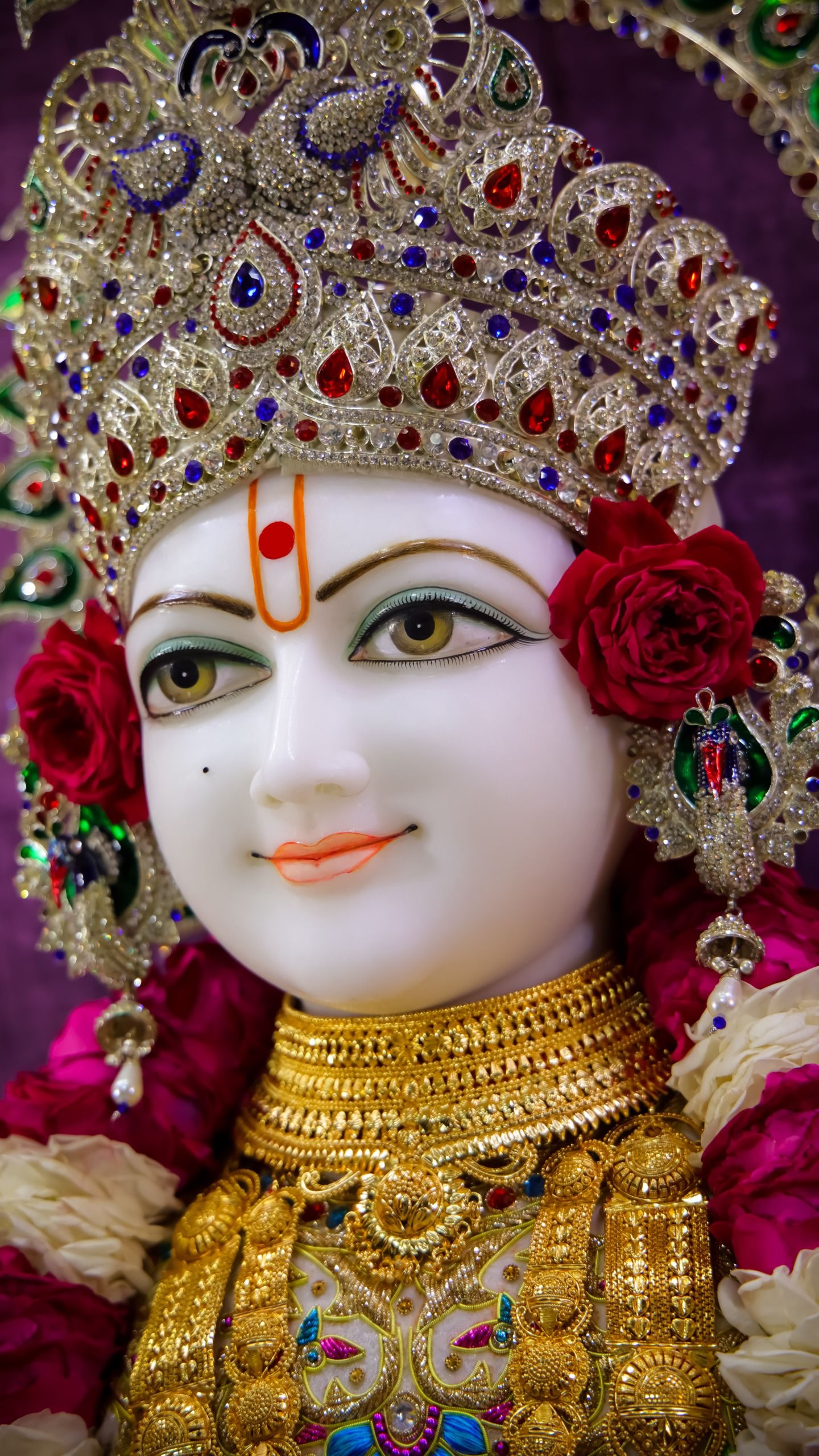 Swaminarayan Bhagwan\'s serene and radiant face.