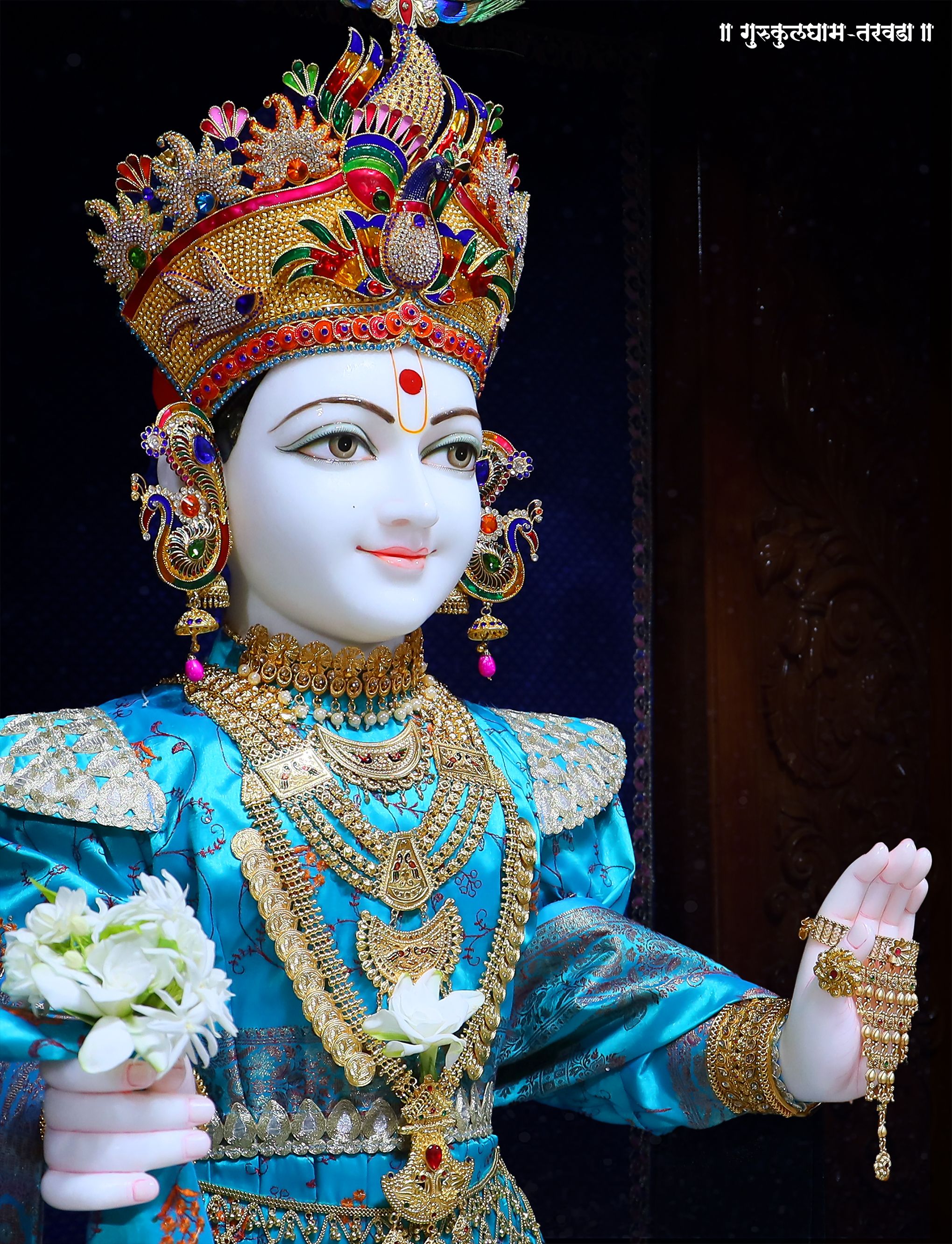 Swaminarayan with lotus and crown