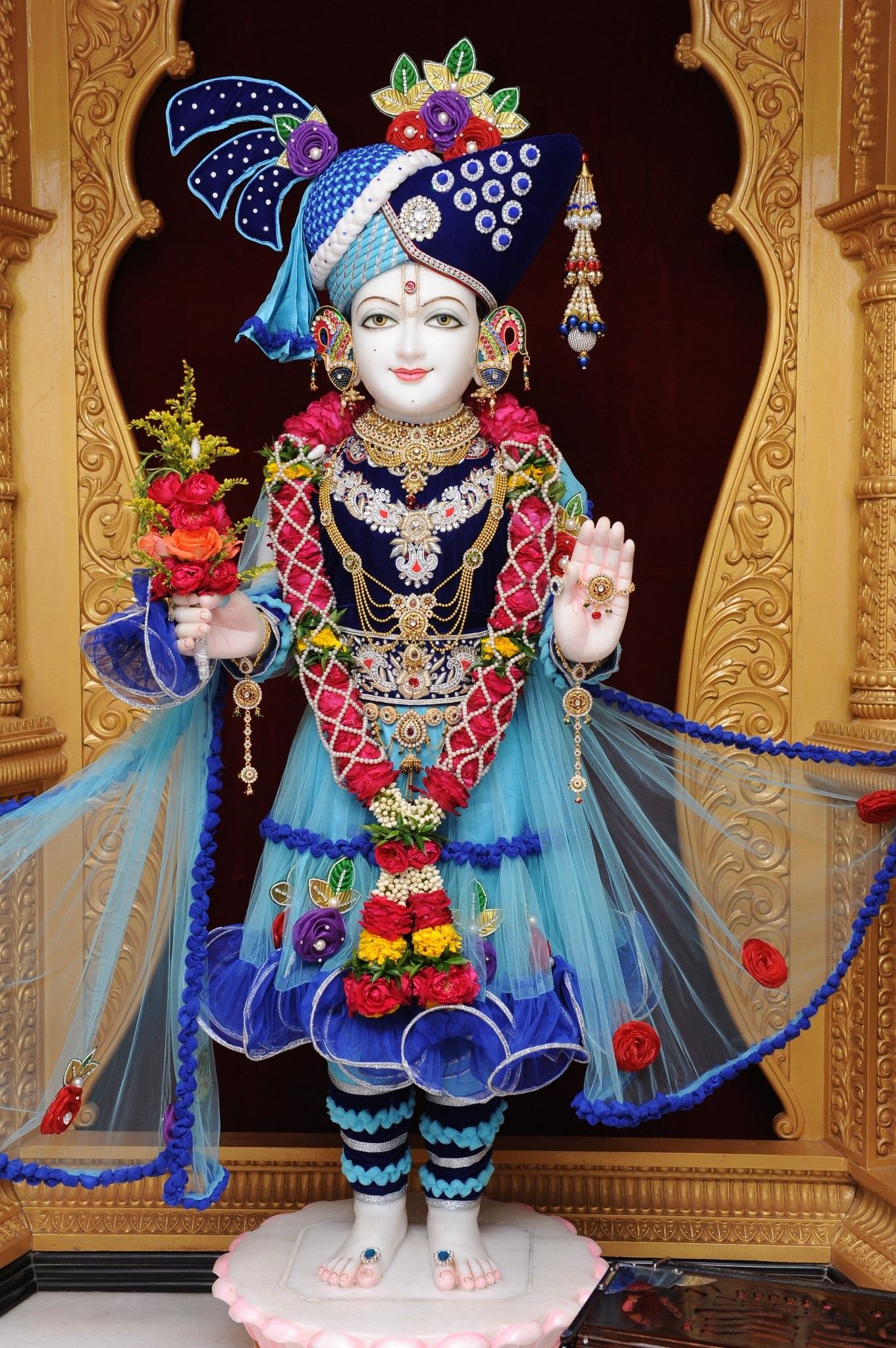 Swaminarayan Bhagwan in divine attire.