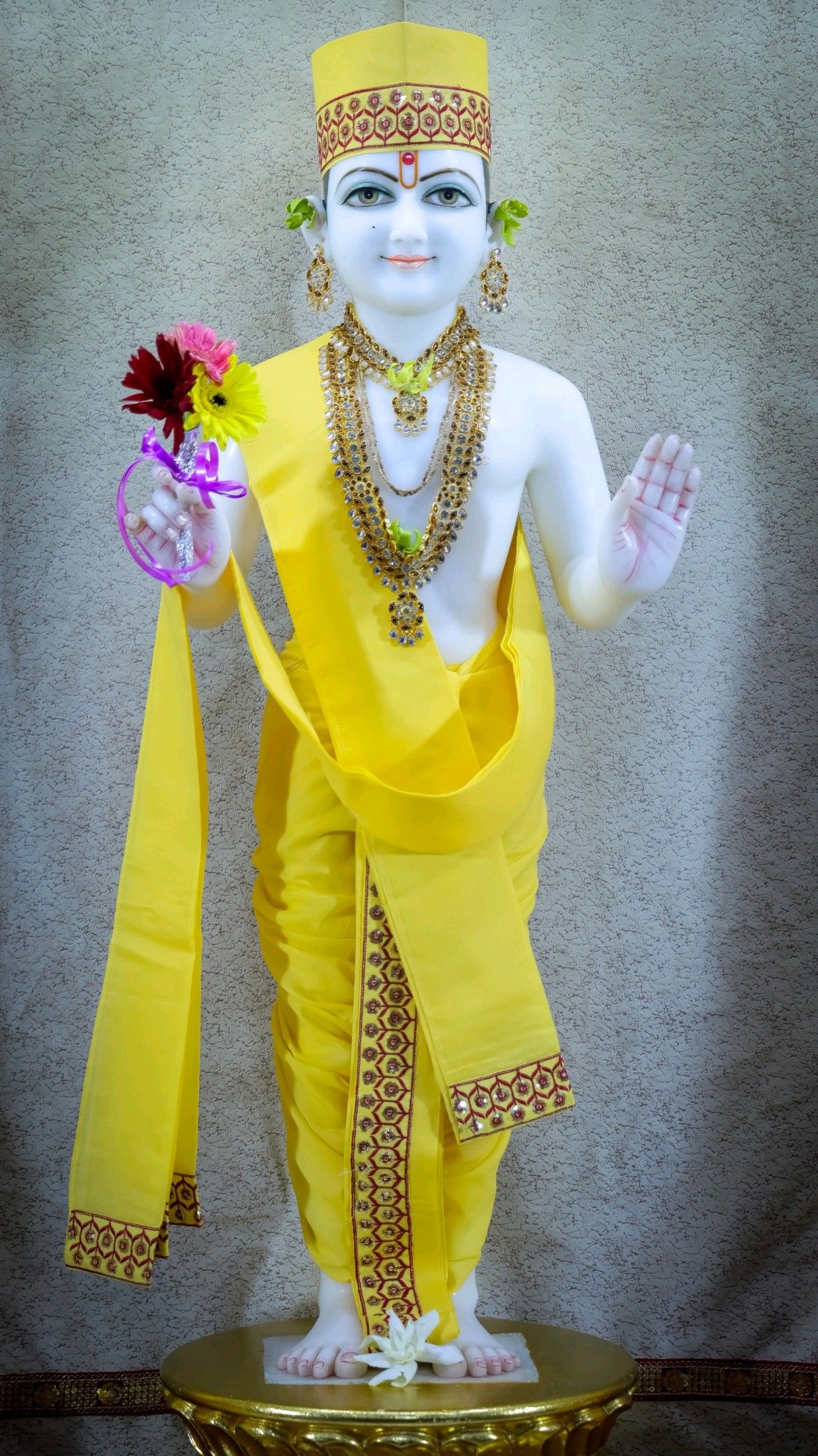 Swaminarayan Maharaj in yellow attire