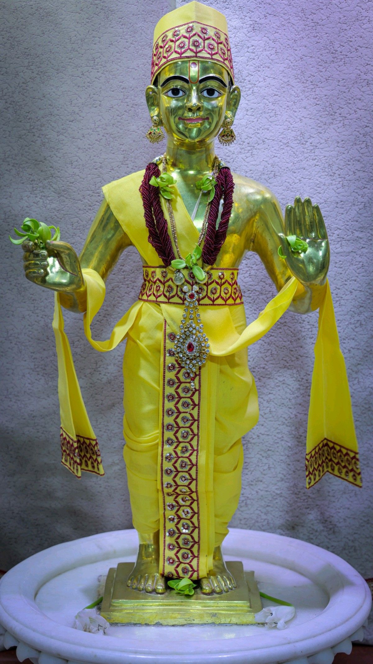 Golden Swaminarayan statue with blessings