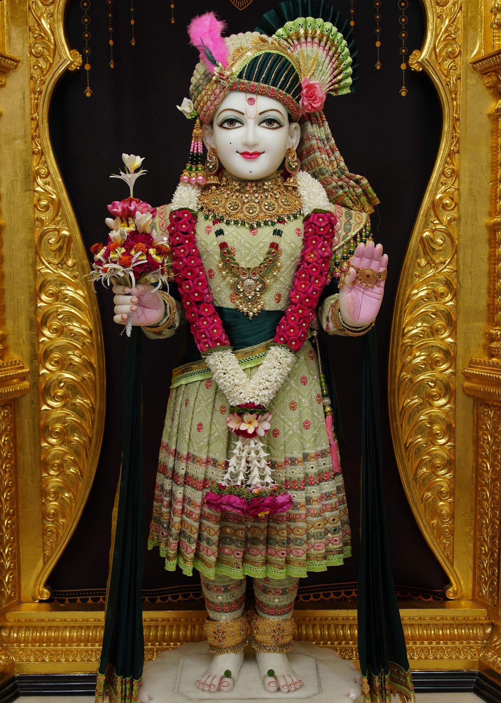 Swaminarayan Bhagwan adorned with flowers
