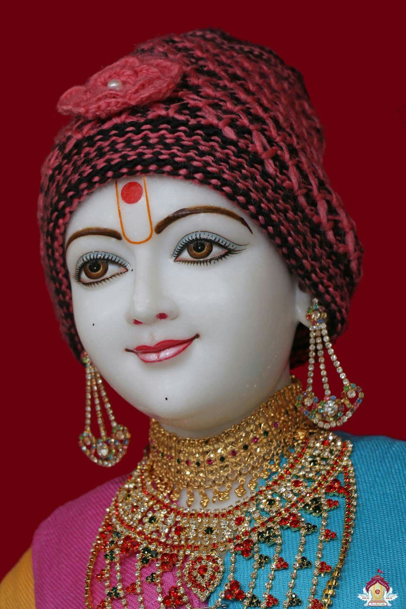 Close-up of Swaminarayan’s peaceful face.