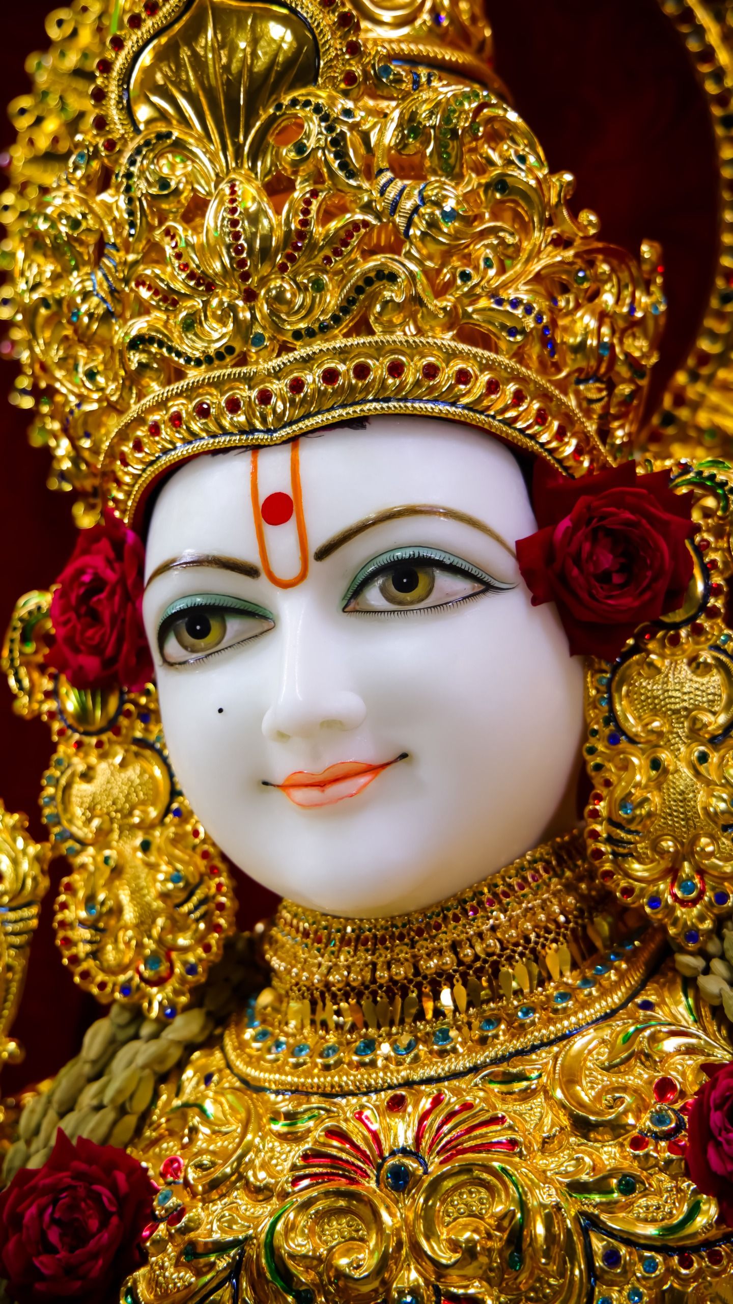 Close-up of Swaminarayan’s serene face.