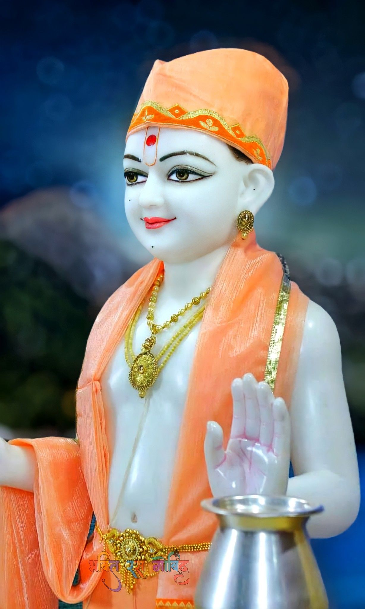 Swaminarayan marble statue peaceful gaze