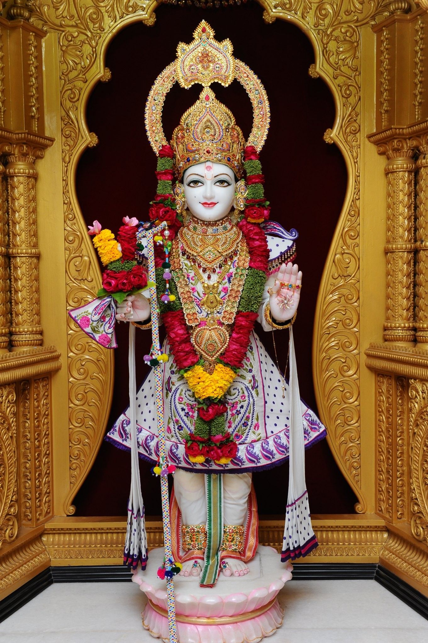 Swaminarayan Bhagwan serene temple statue