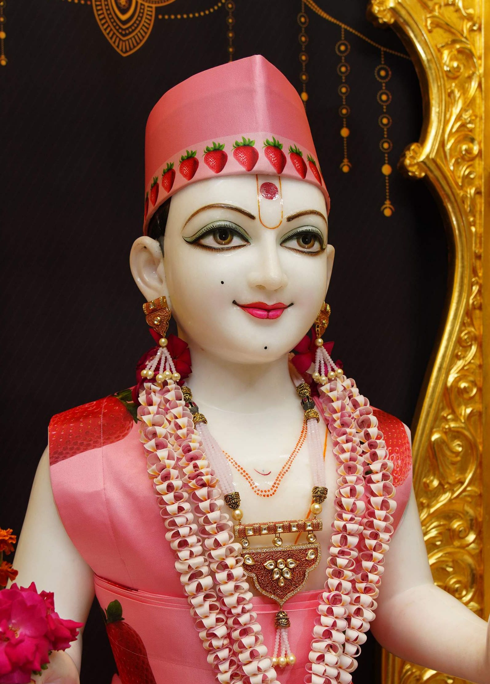 Swaminarayan statue with strawberry headgear