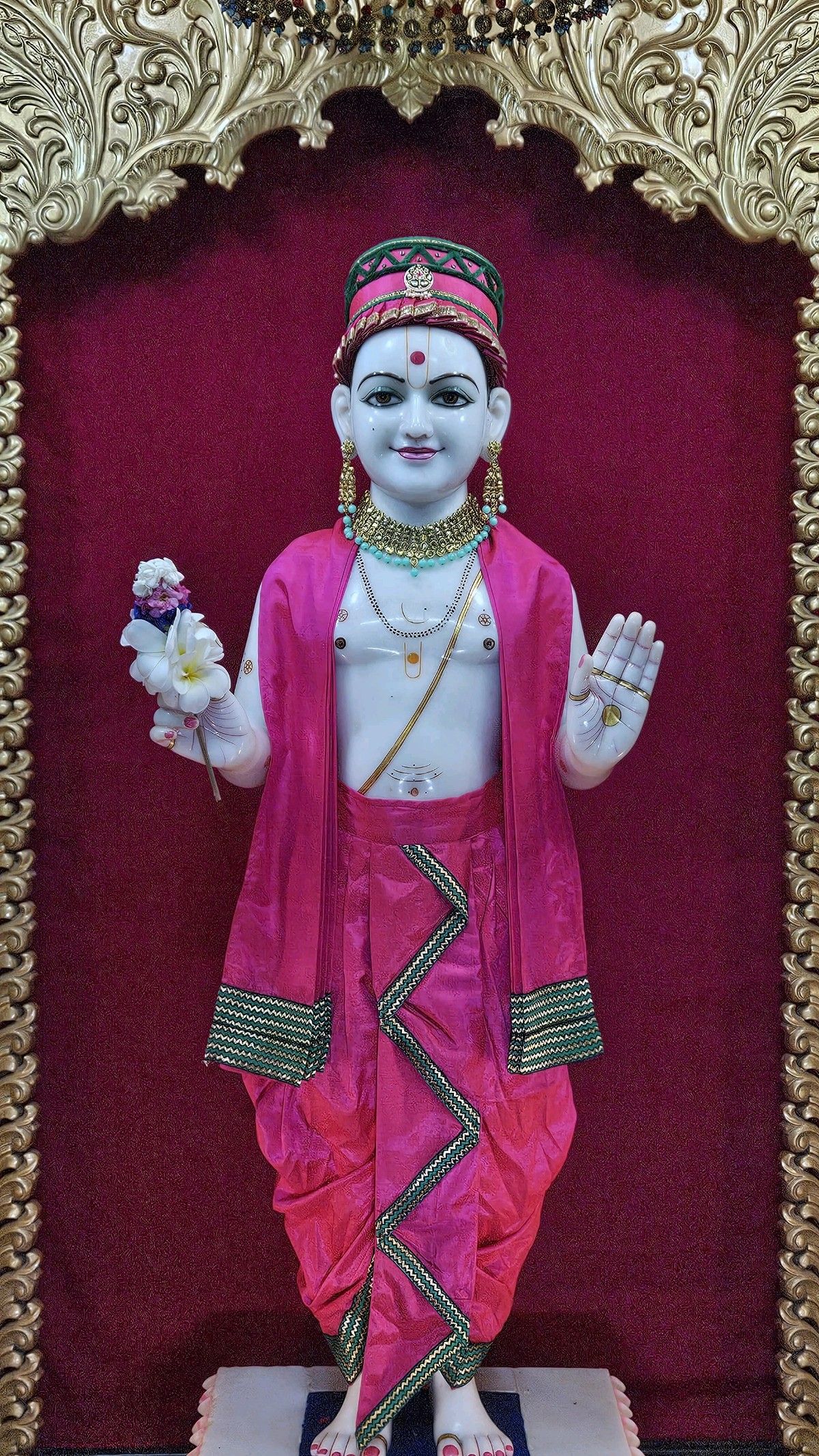 Swaminarayan Maharaj blessing devotees