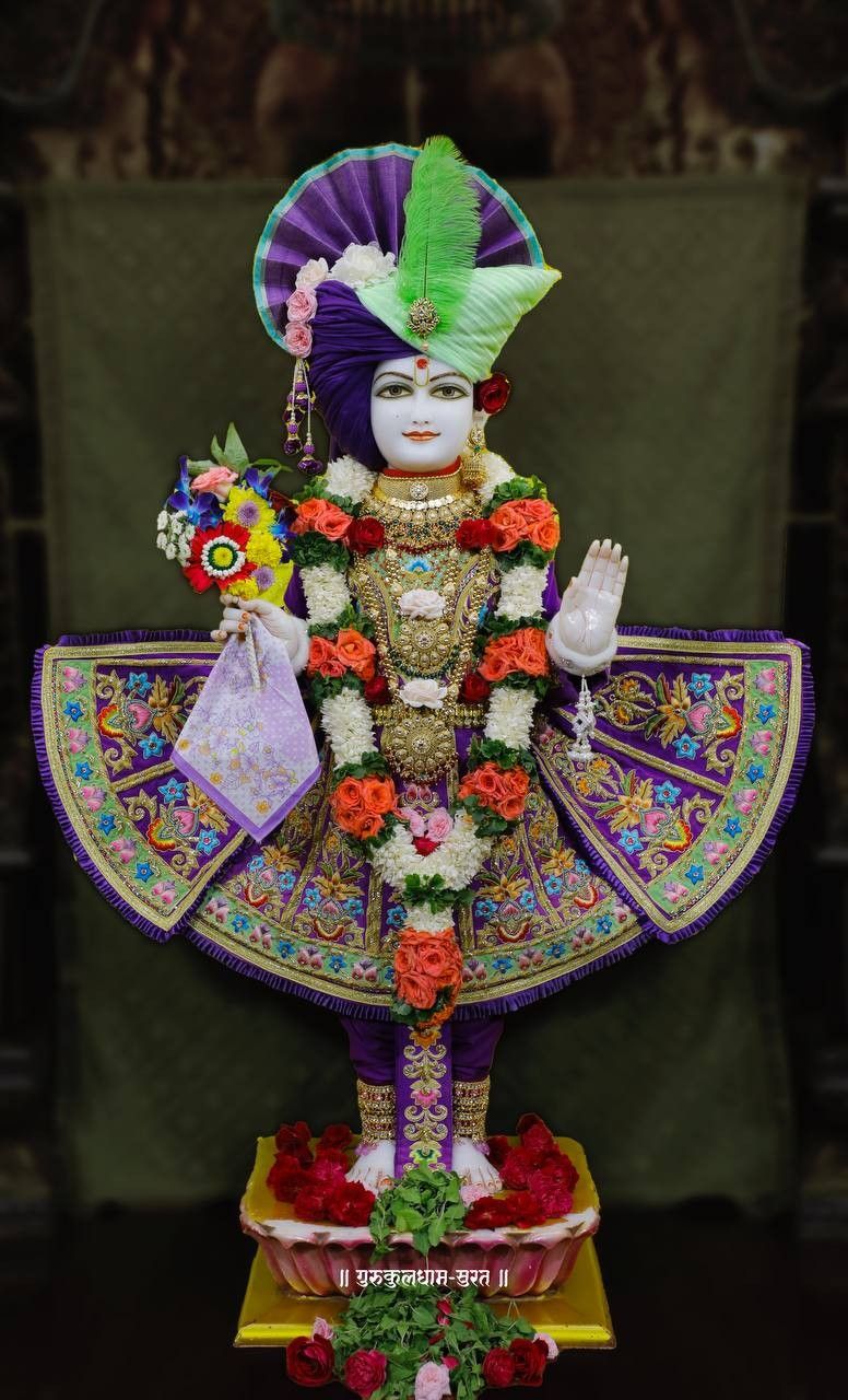 Swaminarayan Bhagwan adorned in floral finery