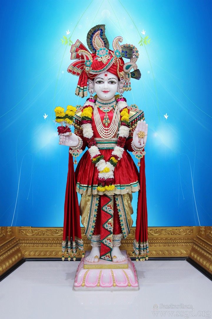 Swaminarayan Bhagwan in vibrant attire