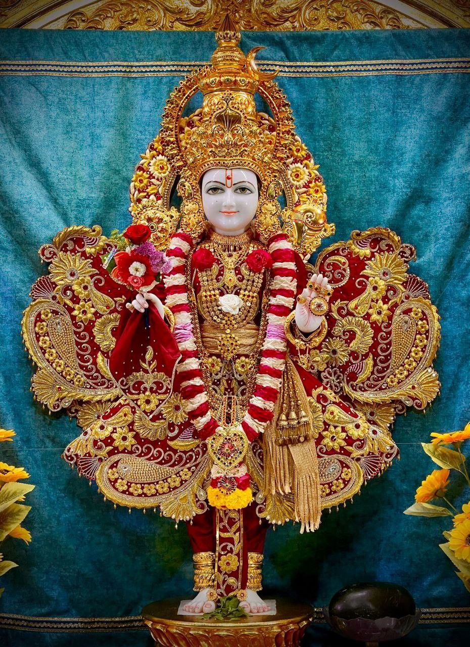 Swaminarayan idol with gold adornments