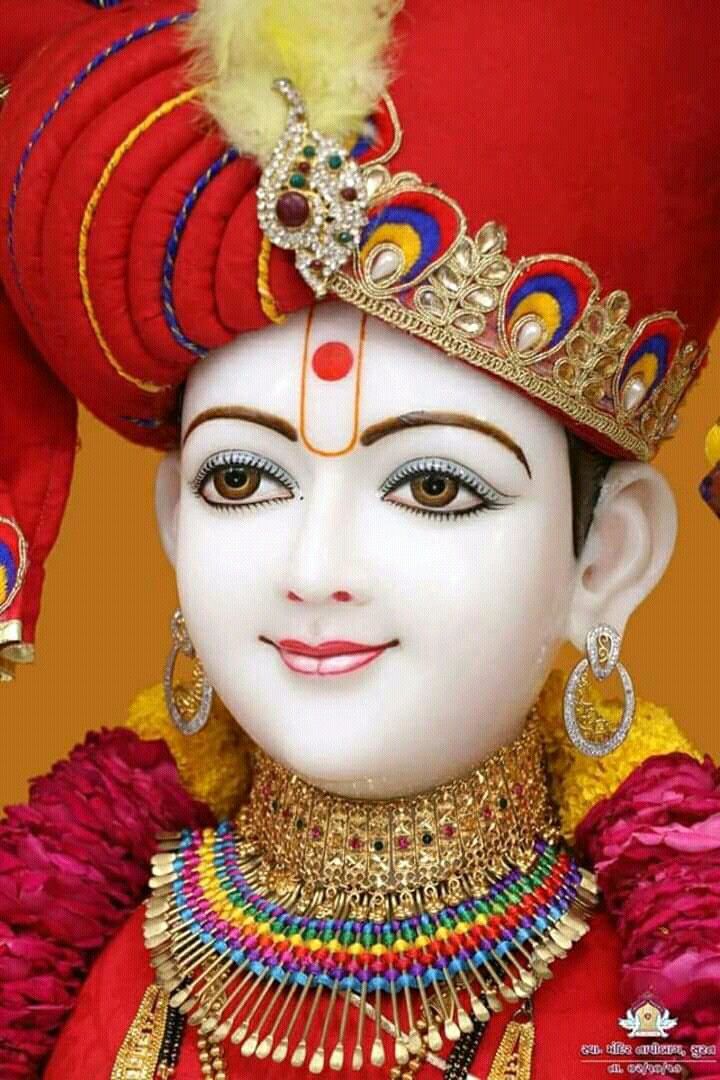 Close-up of Swaminarayan with crown