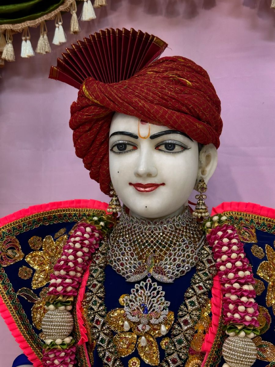 Radiant Swaminarayan murti with red turban