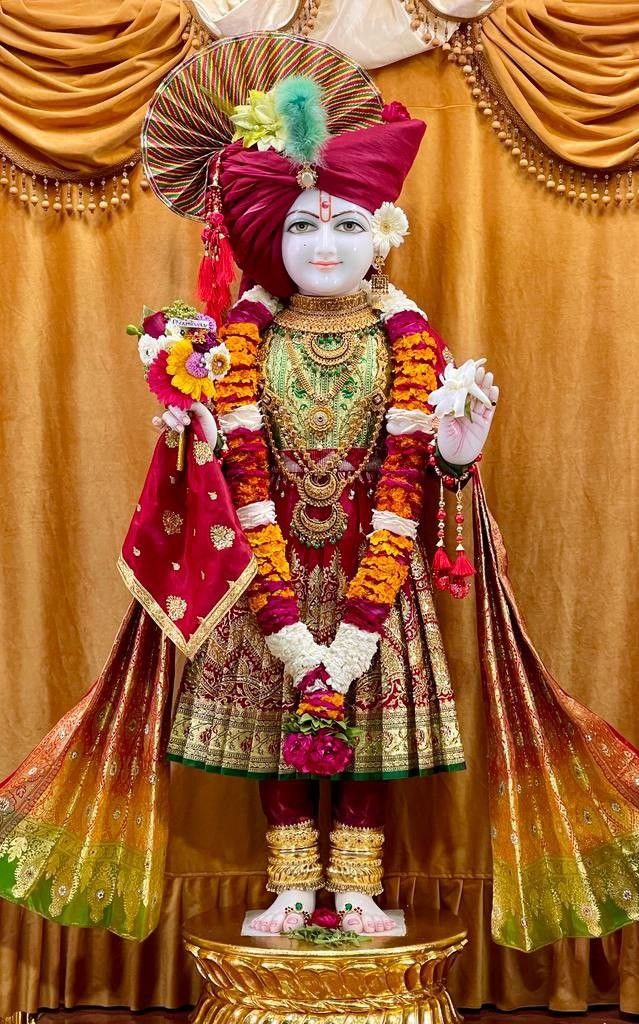 Swaminarayan Bhagwan in regal attire.