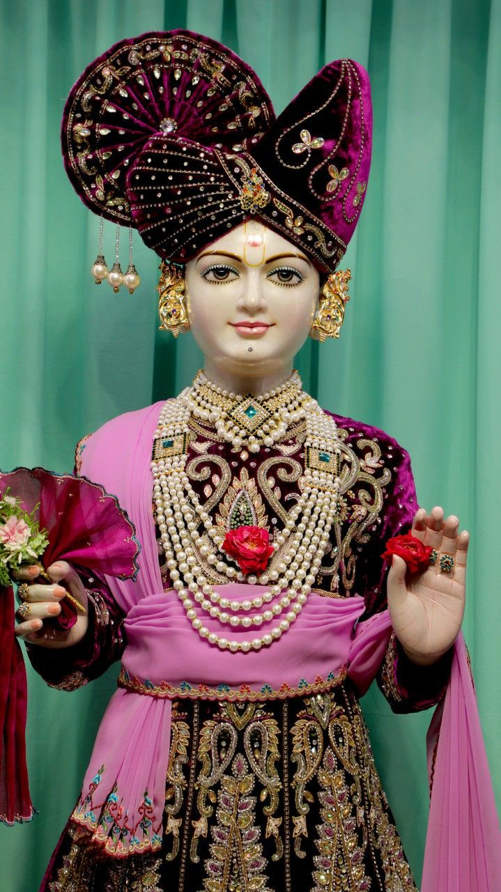 Swaminarayan Bhagwan in ornate attire