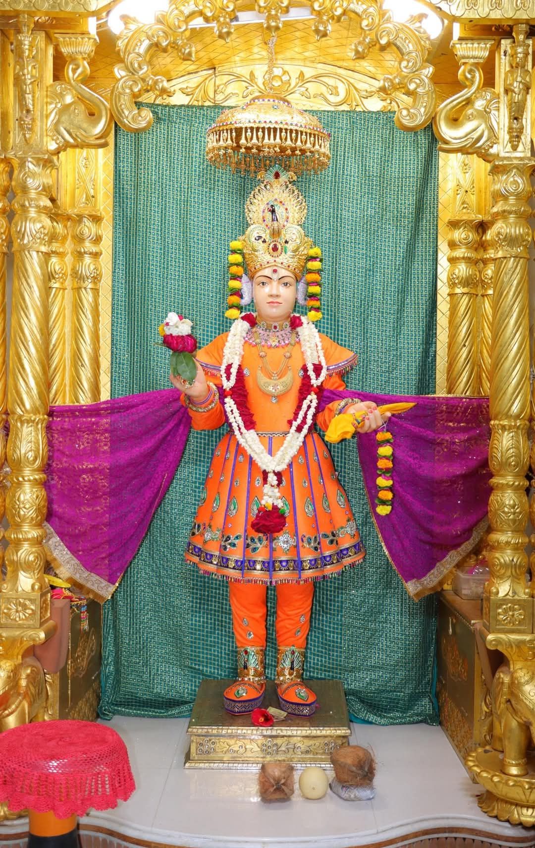 Swaminarayan Bhagwan radiant temple statue