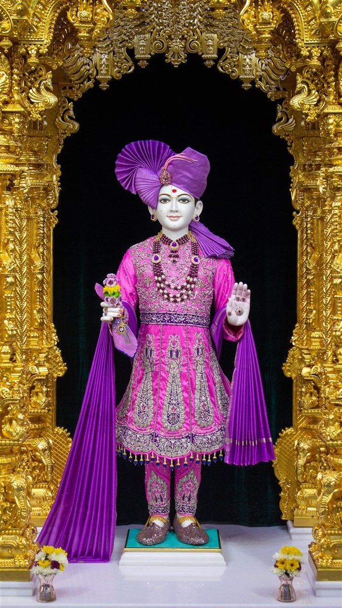 Swaminarayan murti in pink attire