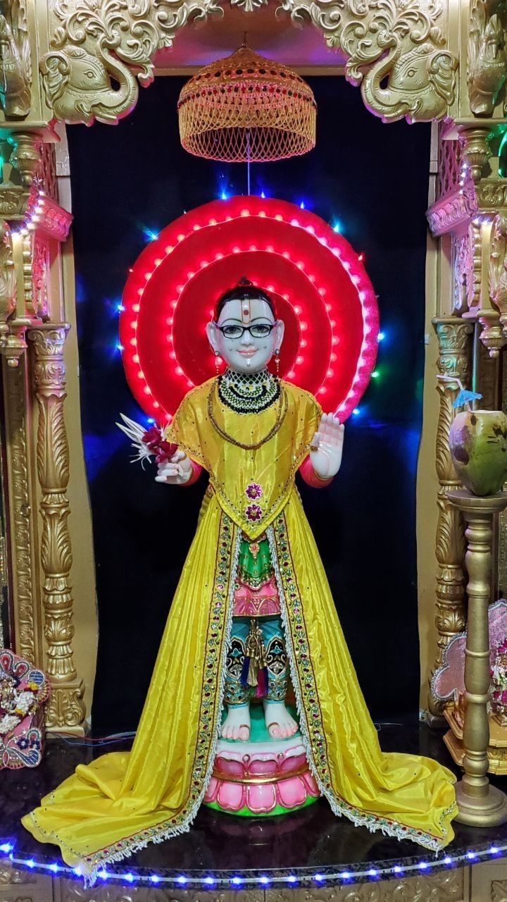 Swaminarayan Bhagwan in radiant golden attire.