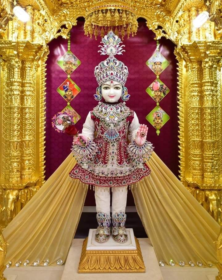 Swaminarayan Bhagwan richly adorned statue