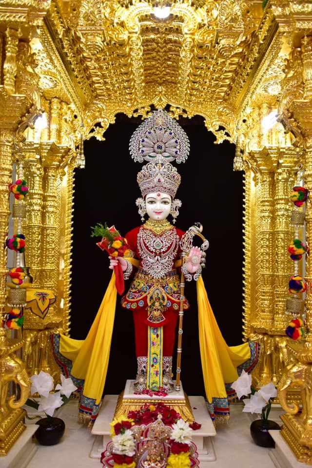 Swaminarayan murti in golden temple frame