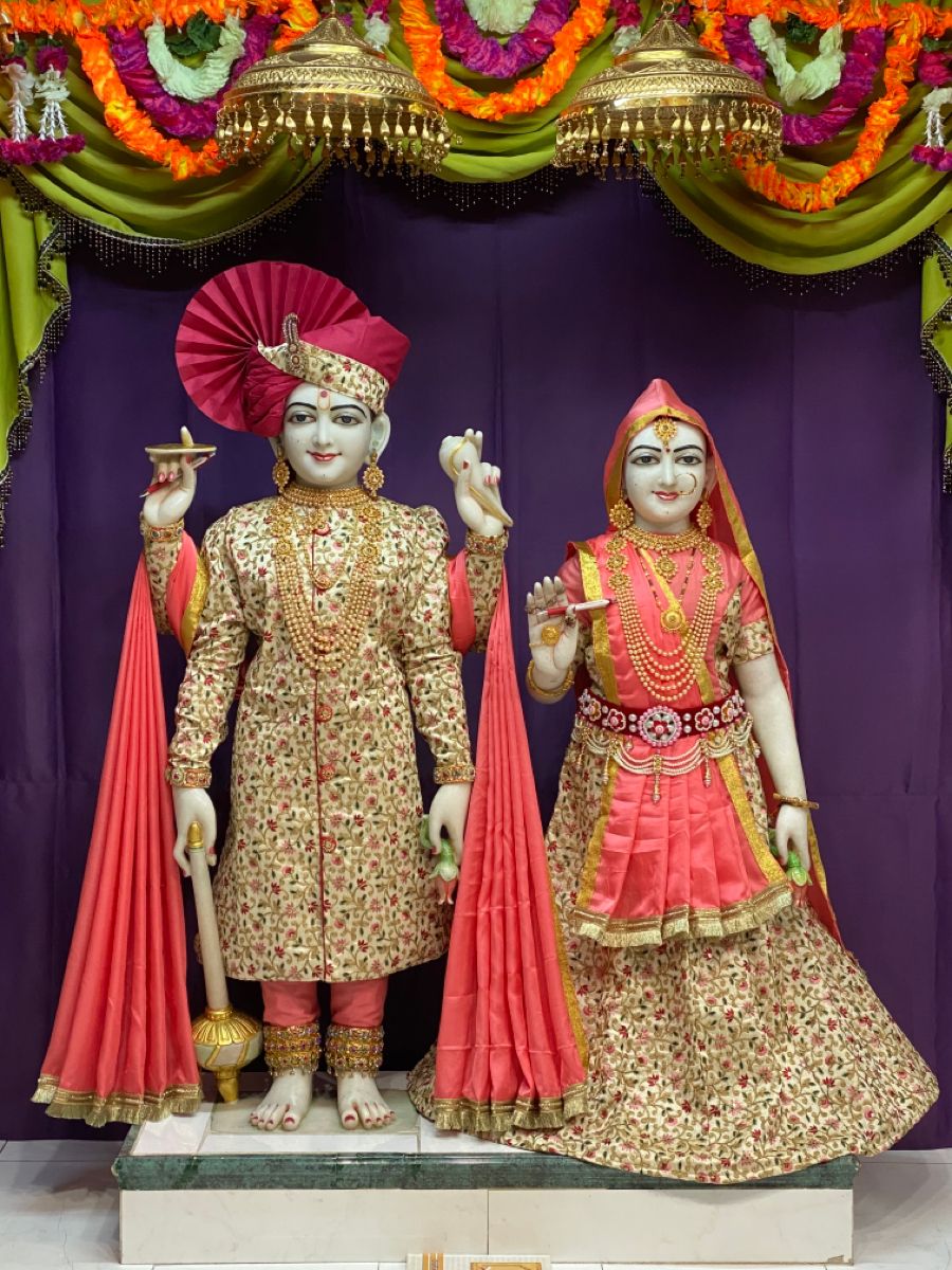 Swaminarayan and consort statue temple