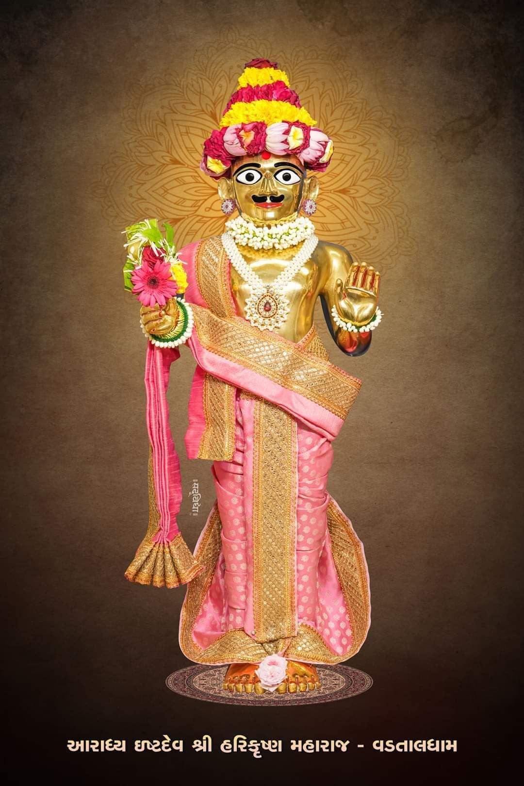 Swaminarayan Maharaj golden statue devotional image